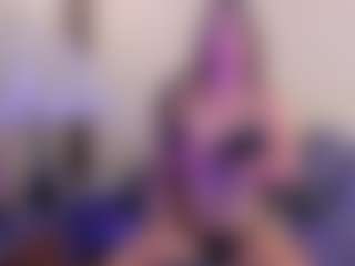Live cam show with Bella Marie - Blonde Hair Curvy on Camsoda