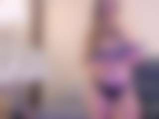 Live cam show with Bella Marie - Gamer MILF on Camsoda Late Night