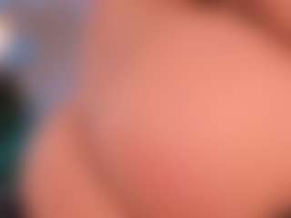 Live cam show with Kyla Morrison - Bedroom on AdultVida.com