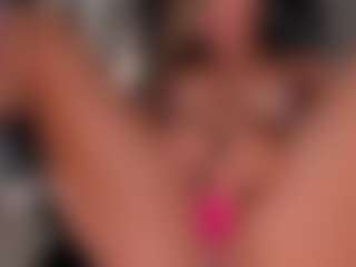 Live cam show with Kyla Morrison - Tease MILF on Pornisteam.com