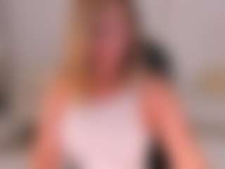 Live cam show with Kyla Morrison - Curvy MILF on x69.live