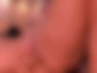 Live cam show with Kyla Morrison - Strip MILF on Livezox