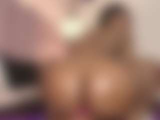 Live cam show with hallybans - Ebony on Milfs Live | colombia