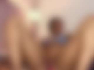 Live cam show with hallybans - Bedroom on livesuperchat.net