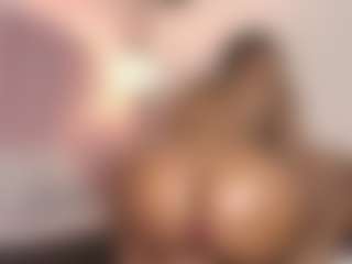Live cam show with hallybans - Tease Black on AdultVida.com
