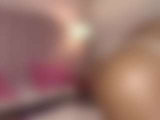 Live cam show with hallybans - Petite on Livezox