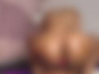 Live cam show with hallybans - Ebony MILF on Free Soda