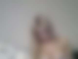 Live cam show with tiffanylee1 - Blue Eyes on livesuperchat.net