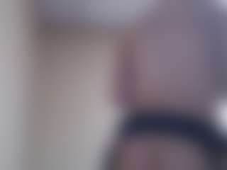 tiffanylee1 MILF webcam performer live streaming