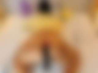 Live cam show with katty-lorenz - Bedroom MILF on Dolls Live