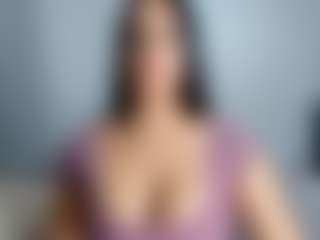 Live cam show with April Adamson - Shaved Pussy Mature on Dolls Live
