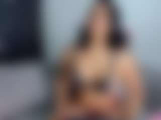 Live cam show with April Adamson - Shaved Pussy Mature on CamwithHer