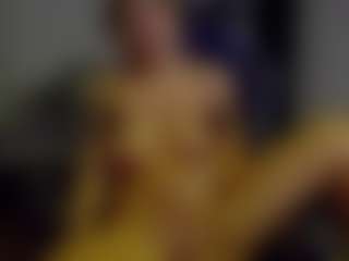 Live cam show with dedesibel1 - Living Room on studioflirtlive.com