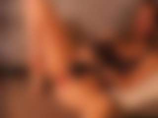 eseniyalove MILF webcam performer live streaming