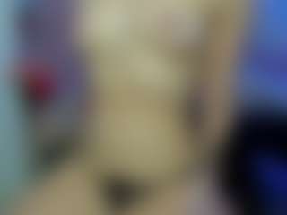Live cam show with cynthiaa - Shaved Pussy on Strip Flash - Live Sex Shows