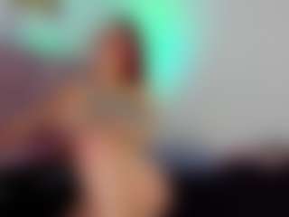 Live cam show with cynthiaa - Green Eyes on chickslive.net