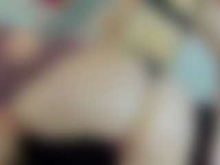 Live cam show with cynthiaa - Gamer MILF on Camiplay Live
