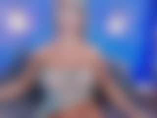 Live cam show with Christie Kroes - Oil on SxyPornLive