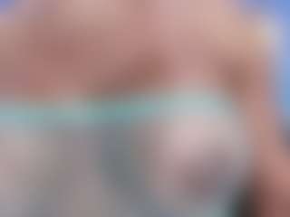 Live cam show with Christie Kroes - Dildo on UwU Esports