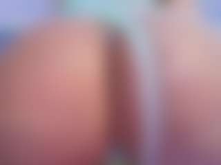 Live cam show with Christie Kroes - MILF on xDating