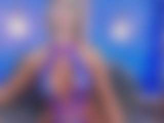 Live cam show with Christie Kroes - Middle Aged on Camsoda
