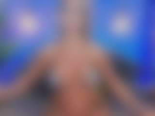 Live cam show with Christie Kroes - Roll on CamwithHer