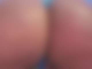 Live cam show with Christie Kroes - Mature Middle Aged on TastyBlacksLive