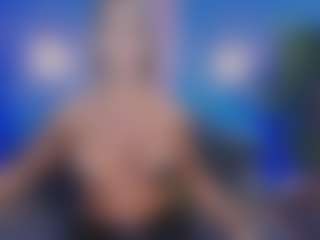 Live cam show with Christie Kroes - Mature MILF on Camiplay Live