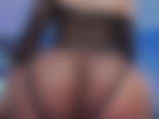 Live cam show with Christie Kroes - Athletic Spank on madthumbs