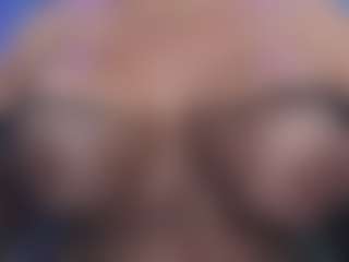Live cam show with Christie Kroes - Mature on Uber Horny