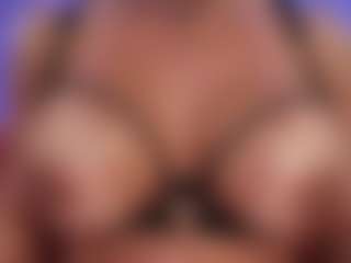 Live cam show with Christie Kroes - Squirt on Camsoda