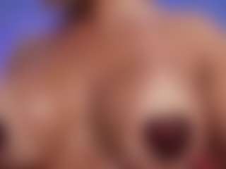 Live cam show with Christie Kroes - Athletic Middle Aged on Camsoda