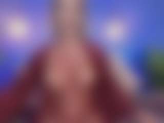 Live cam show with Christie Kroes - Brown Eyes Mature on Gym Cam Girls