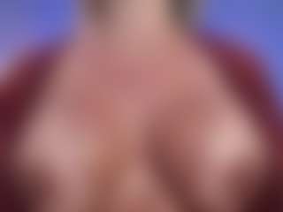 Live cam show with Christie Kroes - Brown Eyes Mature on Mixed Magazine Live