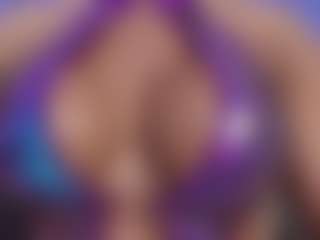 Live cam show with Christie Kroes - Public on Camsoda