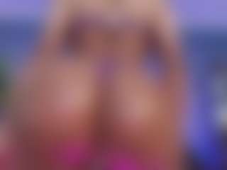 Live cam show with Christie Kroes - Brown Eyes Mature on sexylivex.com