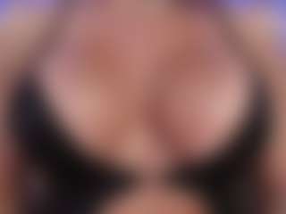Live cam show with Christie Kroes - Blonde Hair on SmokeAndPoke