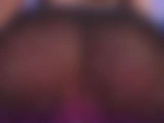 Live cam show with Christie Kroes - Short Mature on Camsoda