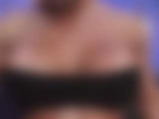 Live cam show with Christie Kroes - Muscle on CamClone