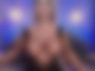 Live cam show with Christie Kroes - Athletic Public on xxxlivecams.org