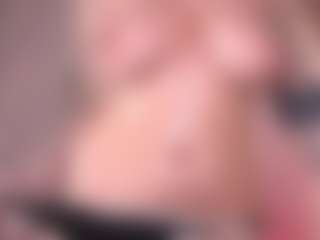 Live cam show with maeeve - Facial Piercings on Strip Flash - Live Sex Shows