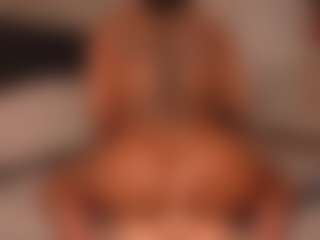 niiaa1 MILF webcam performer live streaming