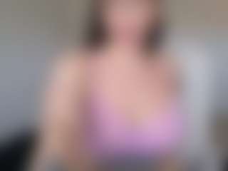 Live cam show with Libbyloveheart - Curvy MILF on Stripli.com
