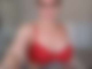 Libbyloveheart MILF webcam performer live streaming