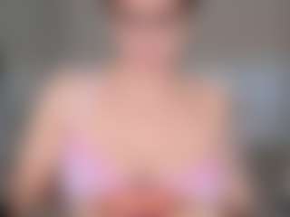 Live cam show with Libbyloveheart - Bedroom MILF on Instabang