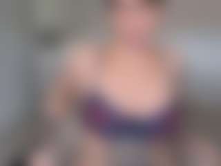 Live cam show with Libbyloveheart - Anal Curvy on livesuperchat.net