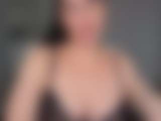 Libbyloveheart MILF webcam performer live streaming