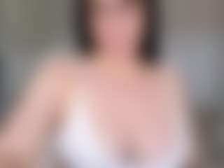 Live cam show with Libbyloveheart - Curvy MILF on Lustler