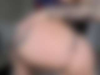 Live cam show with Libbyloveheart - Sucking on Camsoda