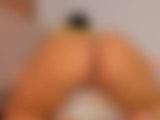 Live cam show with isabella-bunny - Living Room on Cam Slut